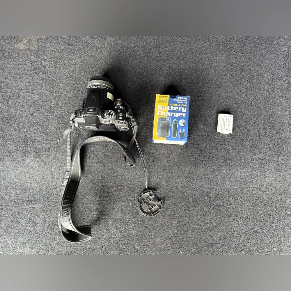 Nikon coolpix p600 camera with charger and battery